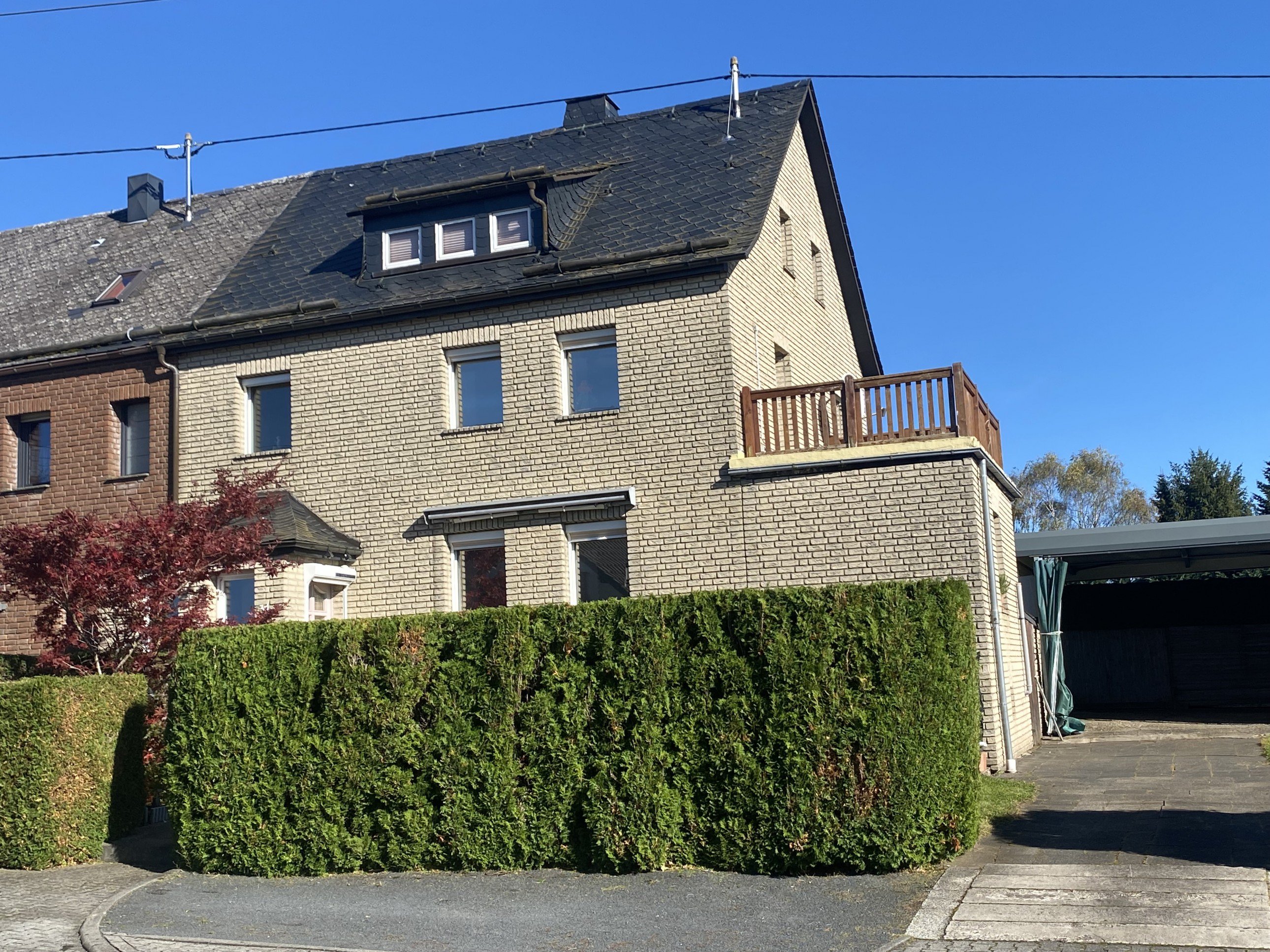 Foto Gro�es Wohnhaus in H�hn !