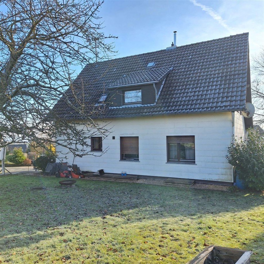 R�ckseite Einfamilienhaus Windeck , Sieg