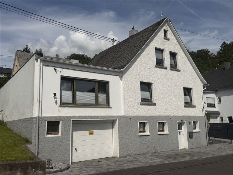 Seite Nistertal , Westerw Einfamilienhaus N�he Bad Marienberg und Hachenburg! Wohnhaus in TOP Zustand, vieles NEU!