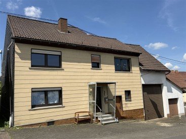 Hauptbild Bellingen, Großzügiges Wohnhaus inkl. Garage, großer Scheune und Garten!