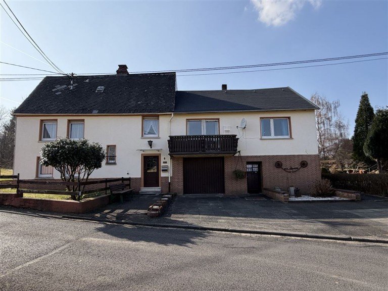Front Langenhahn , Westerw Einfamilienhaus Langenhahn, Wohnhaus mit sep. Einliegerwohnung, gro�em Garten und sep. Garage, sehr ruhig!