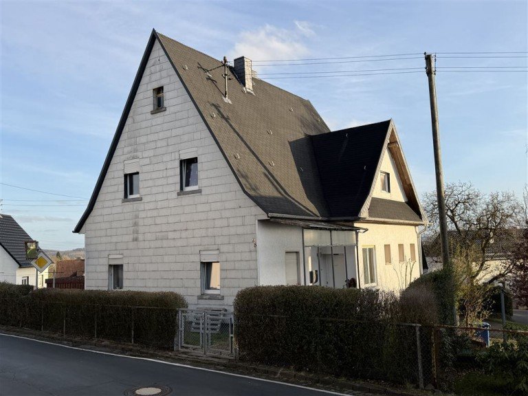 Front Malberg , Westerw Einfamilienhaus Gro�z�giges Wohnhaus in Malberg! Baulich guter Zustand, kleines Grundst�ck, Garage!