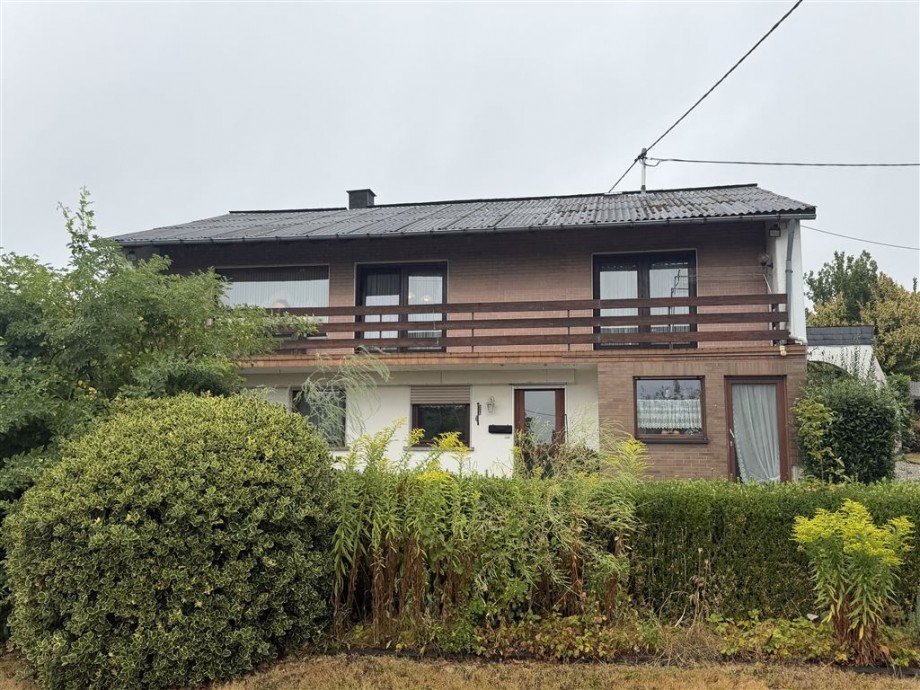 R�ckseite Einfamilienhaus H�hn