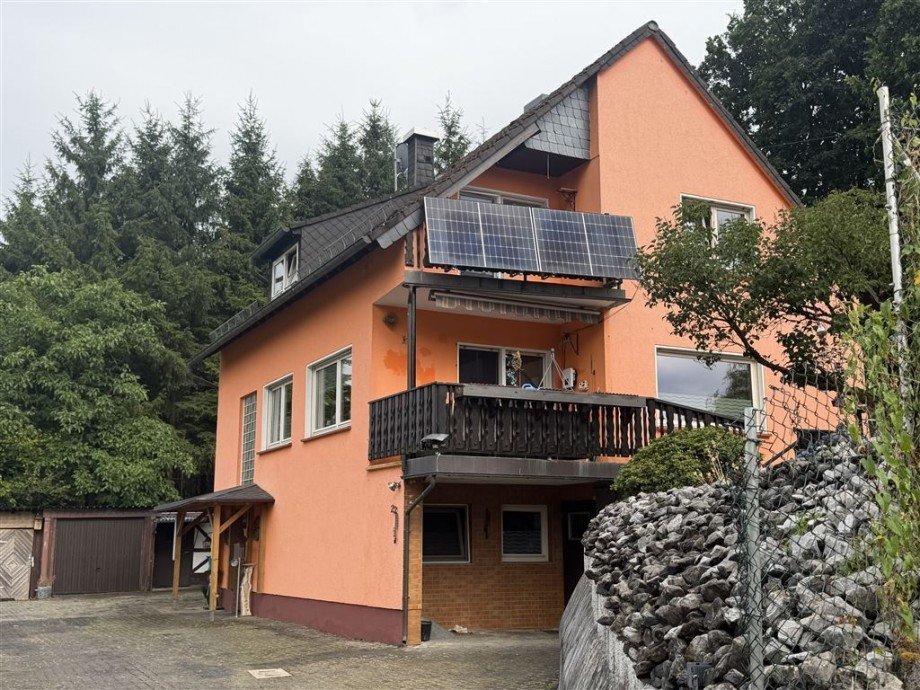 Vorderseite Einfamilienhaus Bitzen b Wissen, Sieg