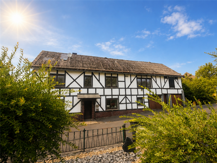 Front Einfamilienhaus Fluterschen