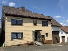 Front Bellingen, Gro�z�giges Wohnhaus inkl. Garage, gro�er Scheune und Garten!
