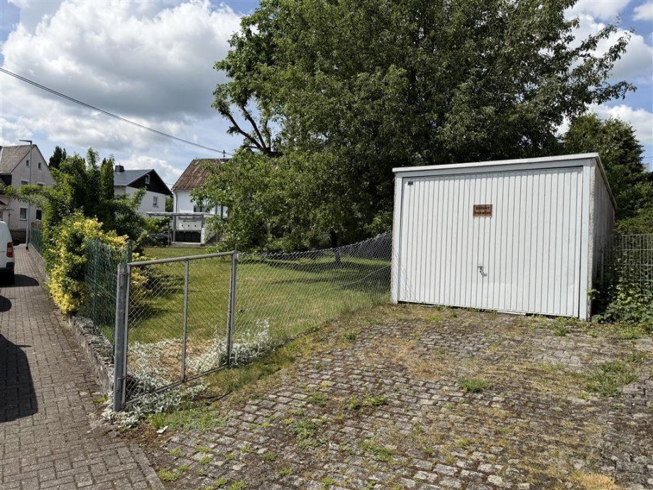 Sep. Grundst�ck m. Garage Einfamilienhaus Westernohe
