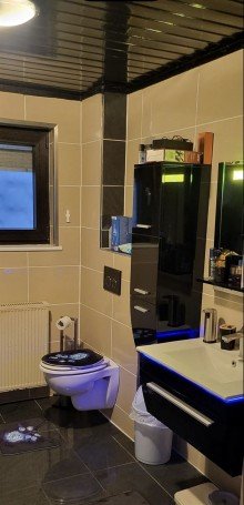 Badezimmer Bellingen, Gro�z�giges Wohnhaus inkl. Garage, gro�er Scheune und Garten!